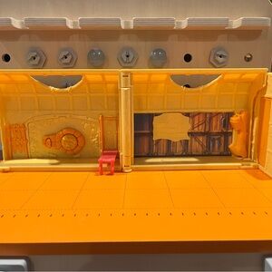 Vintage Disney Pocahontas action Figure Playhouse Compact